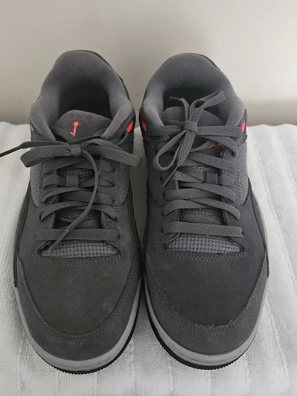 Jordan Flight Court Men’s Size 10 Low Top Dark Grey Infrared HF3255-003
